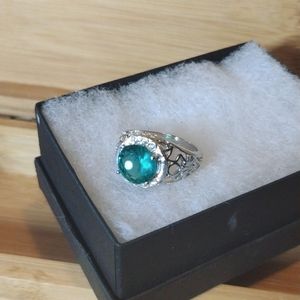 Beautiful green diamond 925 stamped ring size 7